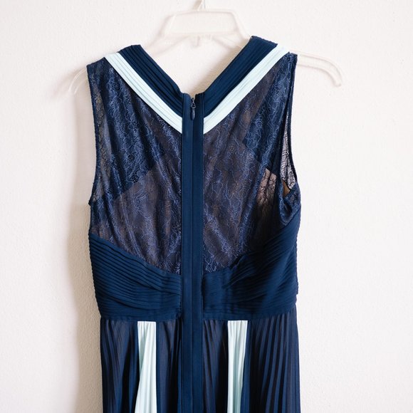 BCBG MAXAZRIA Maxi Pleated Evening Gown with Subtle Transparencies - Size 6 - Picture 11 of 13